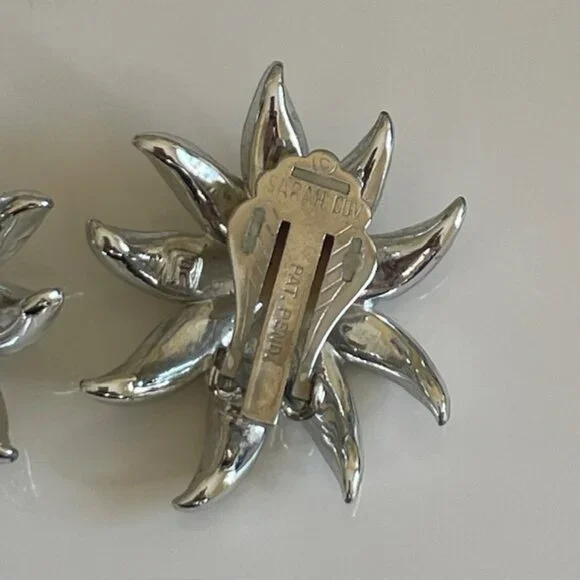 Vintage Sarah Coventry Sunburst Rhinestone Crystal Silver Tone Clip On Earrings - Picture 4 of 5